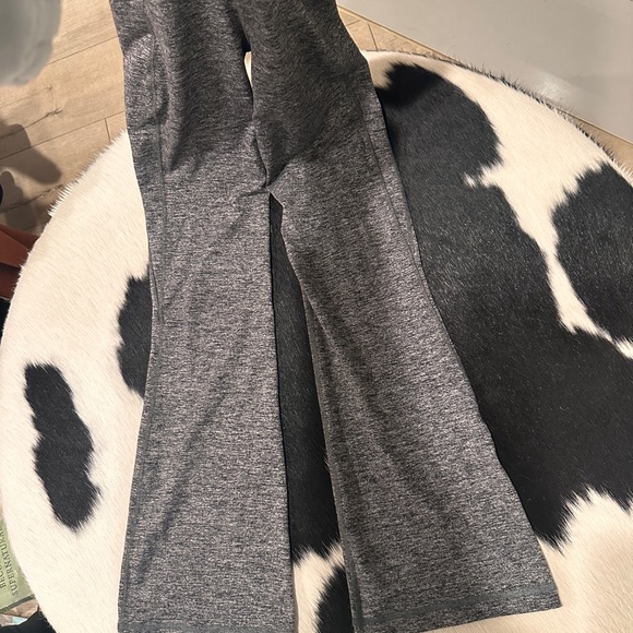 Lululemon gray flare leggings size 4. - Picture 2 of 4